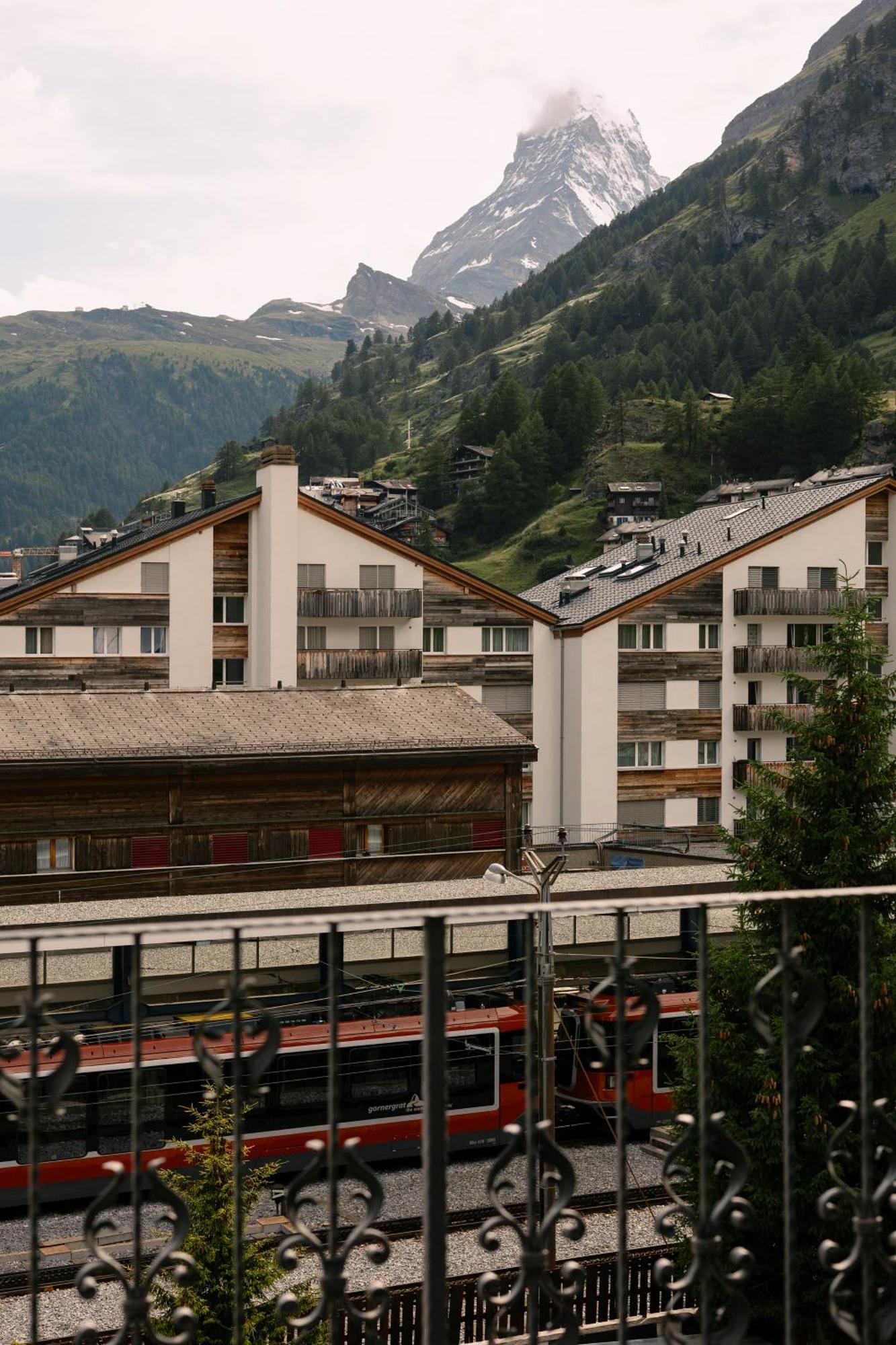Schloss Zermatt - Cbd & Adaptogenic Spa And Sport Hotel Ngoại thất bức ảnh